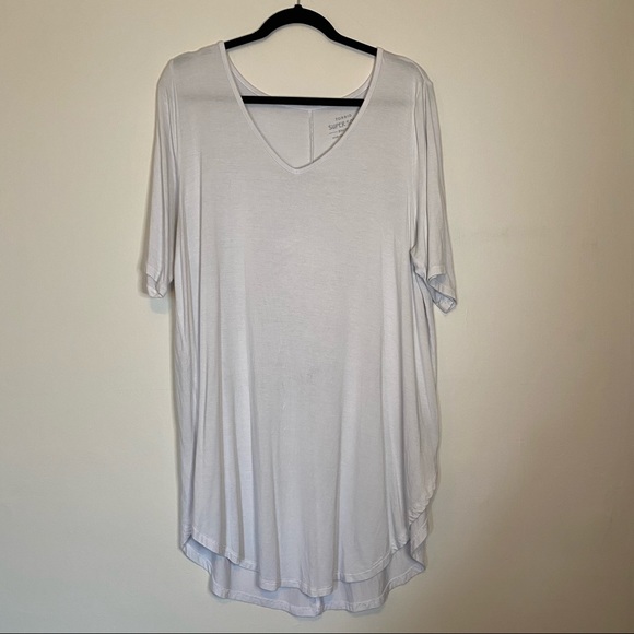 ✨torrid white super soft v-neck favorite tunic tee✨ - Picture 4 of 8